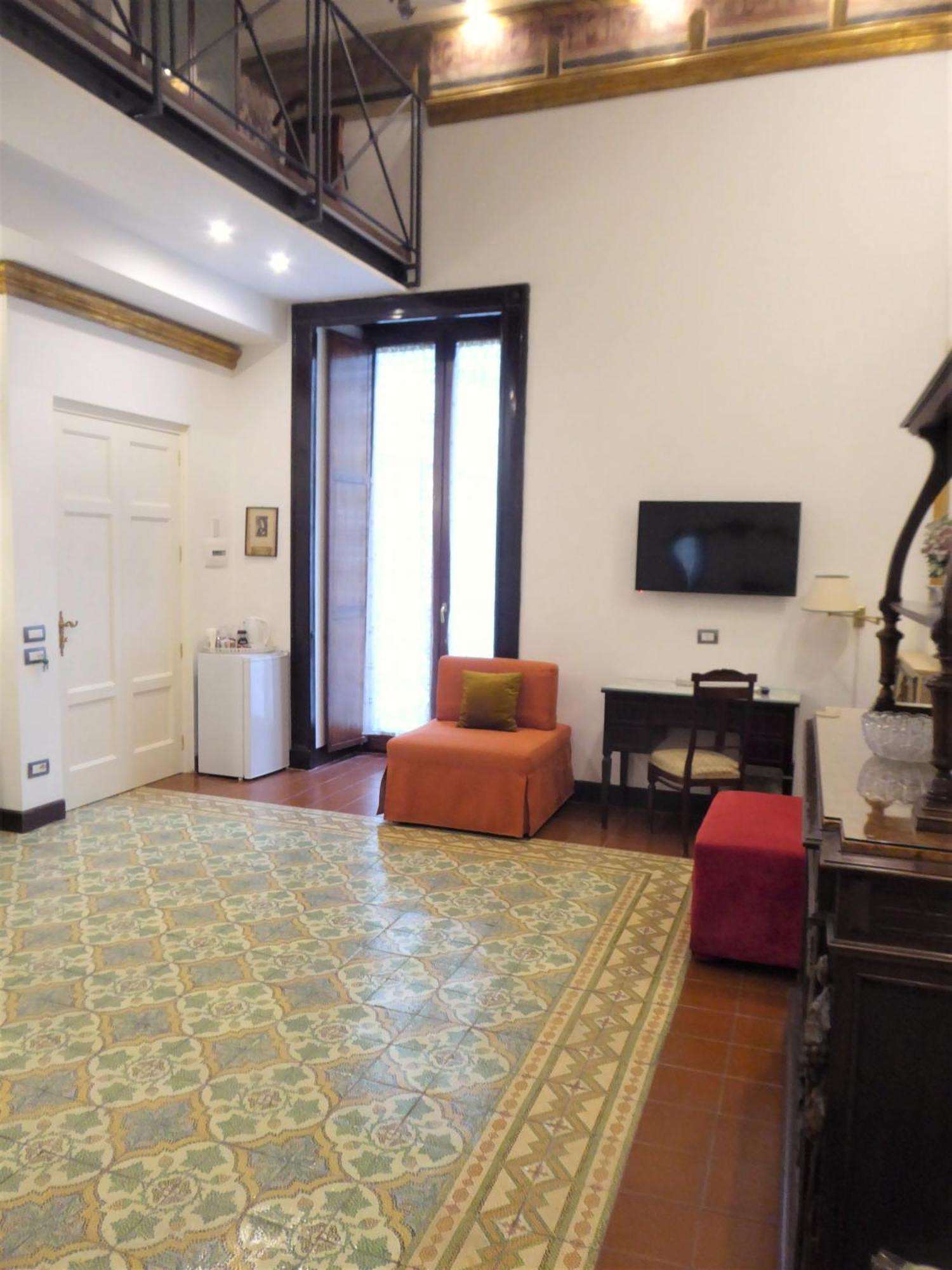 Отель Casa Cesira Incentro Неаполь Экстерьер фото